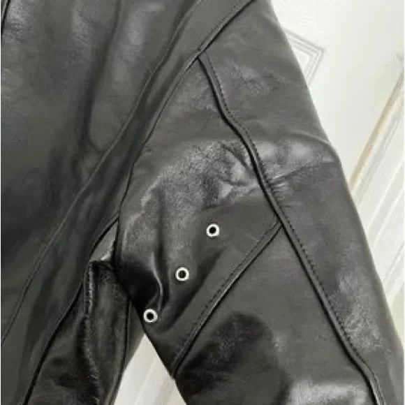 Stunning motorcycle 100% leather jacket!